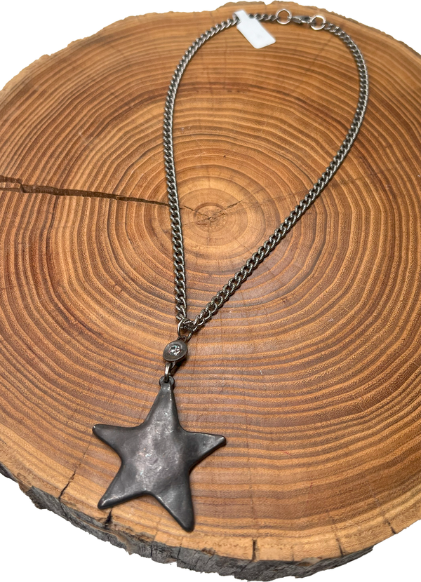 Belle Via Jewelry Hammered Star Necklace