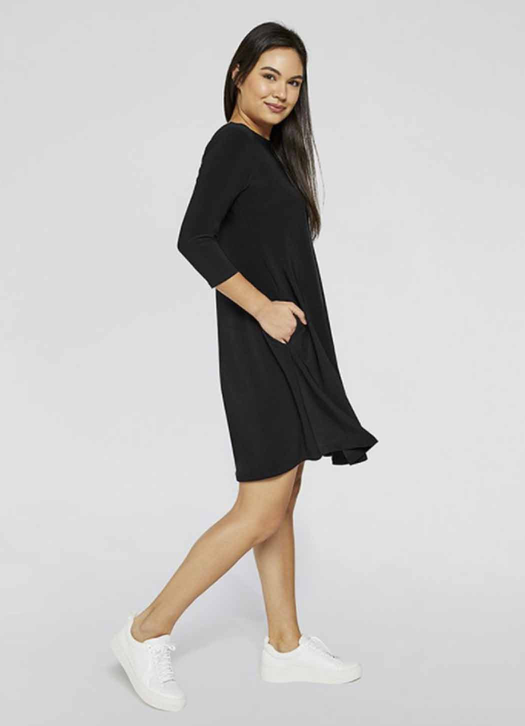 Trapeze dress with side pockets in black